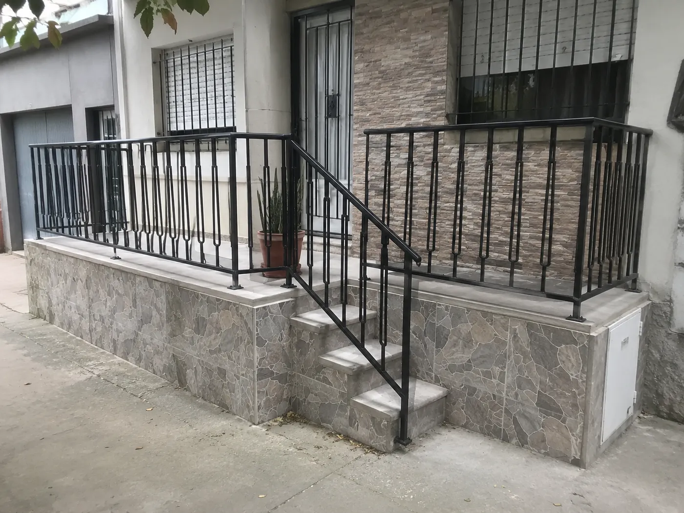 Barandas de hierro fabricado e instalado por Grupo AM — foto 4 de 4