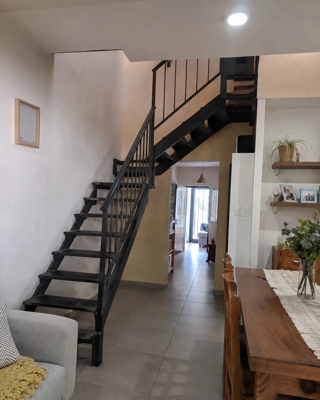 Escalera metálica interior fabricado e instalado por Grupo AM — foto 2 de 3