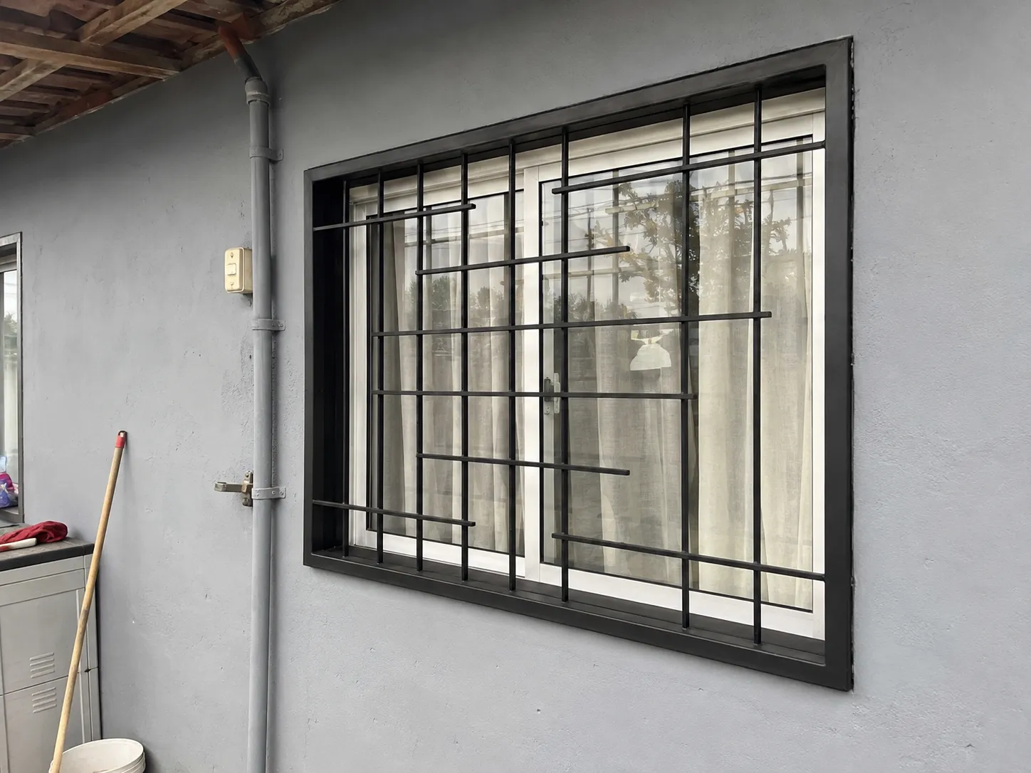 Rejas de ventana de diseño moderno fabricado e instalado por Grupo AM — foto 3 de 3